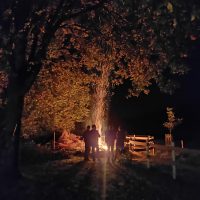 Lagerfeueratmosphäre Hof-Naturverbunden